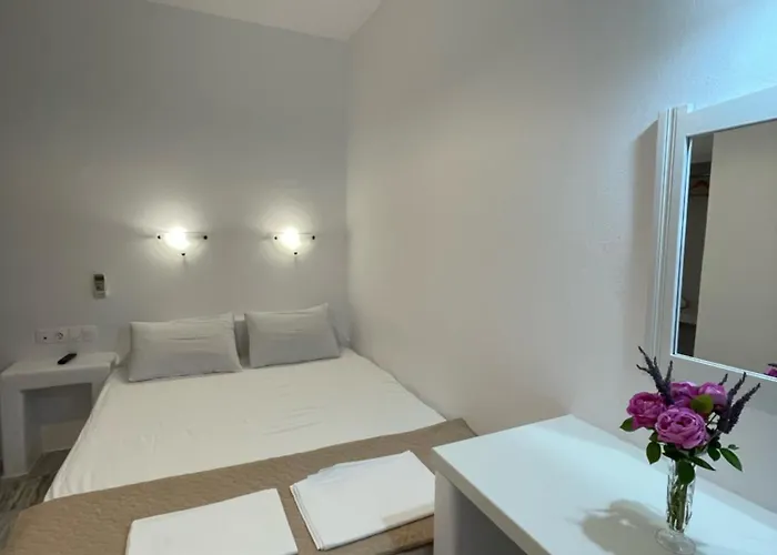 Village Twins Chora (Ios)